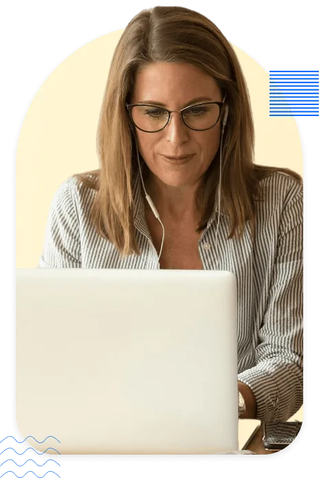 Woman with earphones working on a laptop during a migration